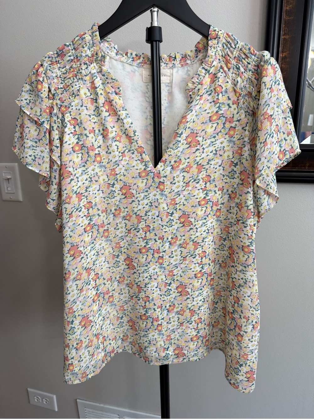 MELLODAY Cream Floral V-Neck Flutter Sleeve Blouse